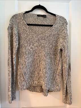 RDI Marled Black and White V-Neck Sweater